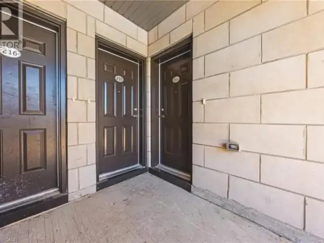 Townhouse for rent in Burlington, Ontario