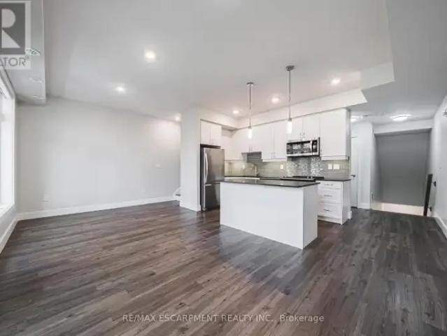 Townhouse for rent in Burlington, Ontario