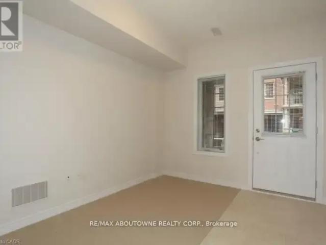 Townhouse for rent in Burlington, Ontario