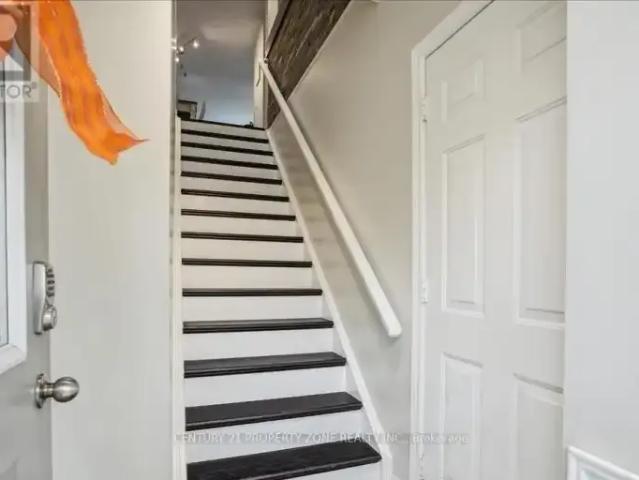 Townhouse for rent in Burlington, Golden Horseshoe