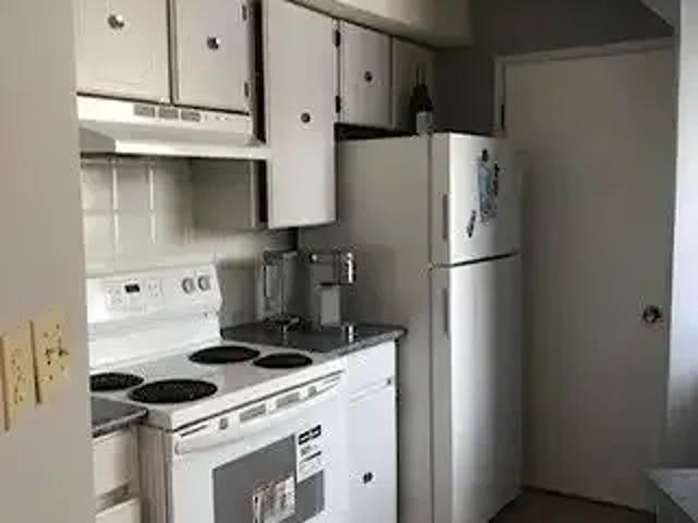 Townhouse for rent in Bowness, Calgary