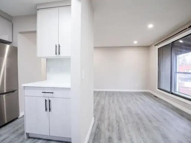 Townhouse for rent in Bowness, Calgary