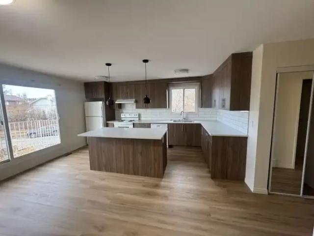 Townhouse for rent in Bowness, Calgary