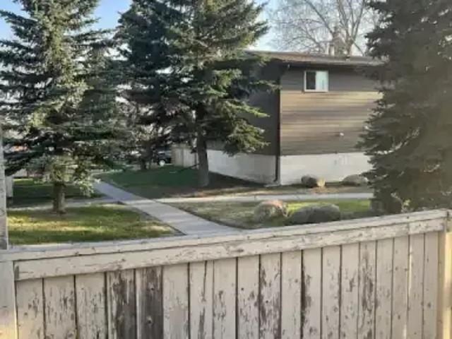 Townhouse for rent in Northwest, Alberta