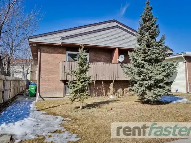 Townhouse for rent in Northwest, Alberta