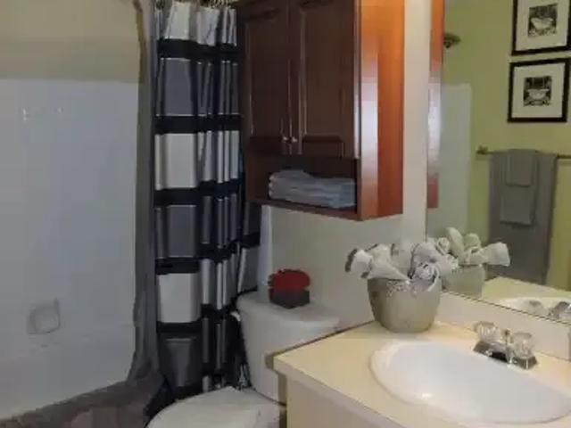 Townhouse for rent in St. Andrews Heights, Calgary