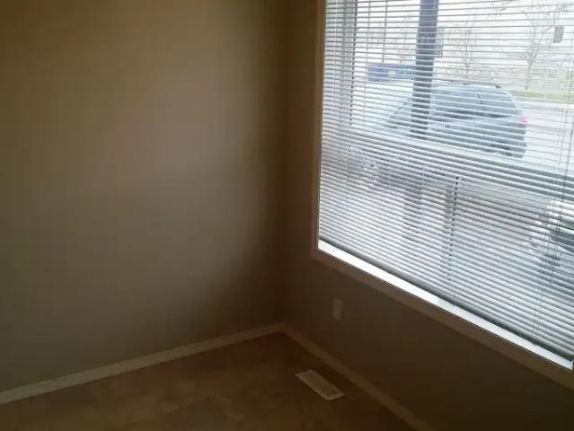 Townhouse for rent in Saddle Ridge, Calgary