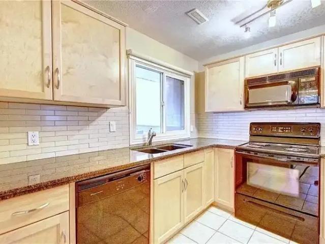 Townhouse for rent in Northwest, Alberta