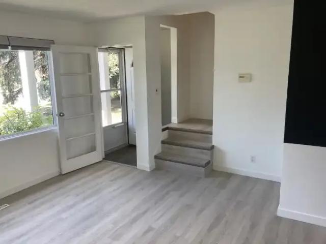Townhouse for rent in Renfrew, Calgary