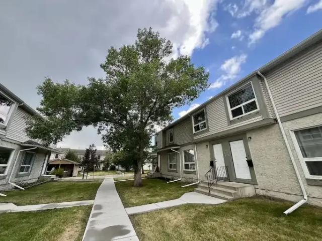 Townhouse for rent in Northwest, Alberta