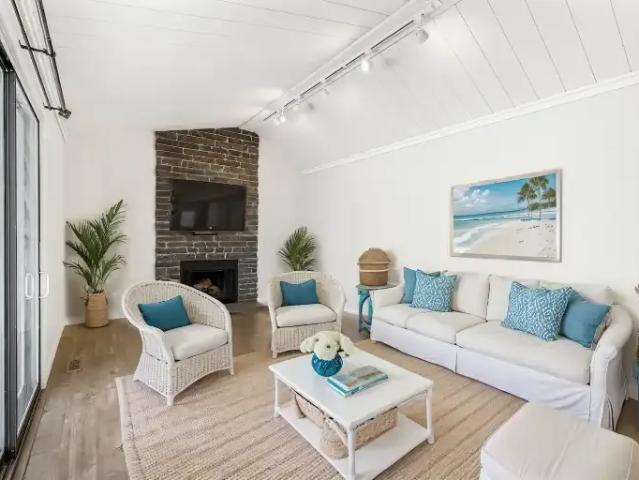 Townhouse for rent in Northwest, Alberta