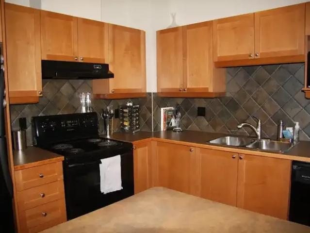 Townhouse for rent in Springside, Calgary