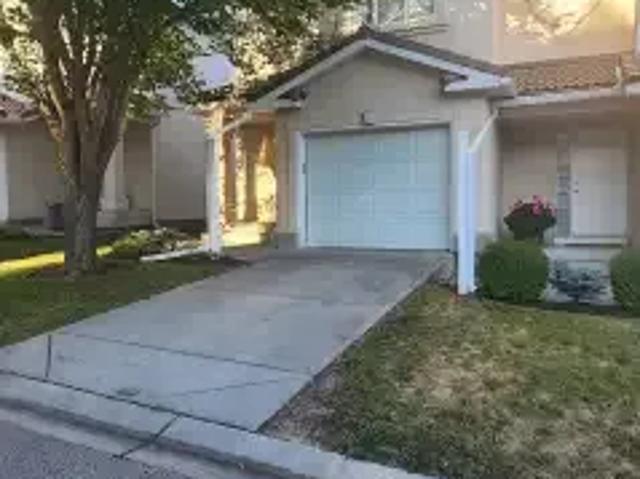 Townhouse for rent in Northwest, Alberta