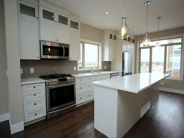 Townhouse for rent in Springside, Calgary