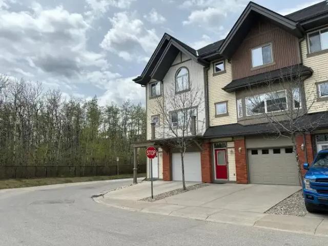 Townhouse for rent in Northwest, Alberta