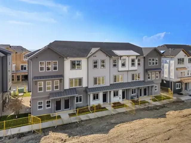 Townhouse for rent in Northwest, Alberta