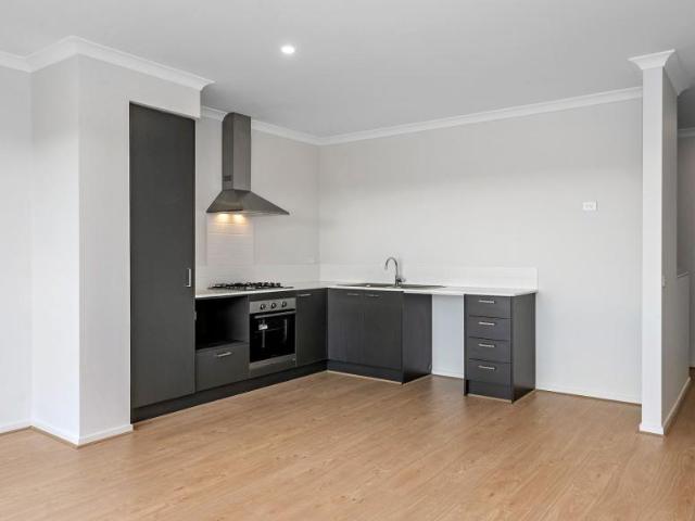 Townhouse for rent in Kinbrook, Melbourne