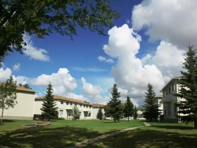 Townhouse for rent in Wedgewood, Alberta