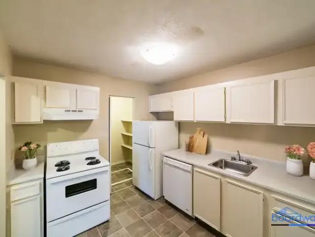 Townhouse for rent in Wedgewood, Alberta