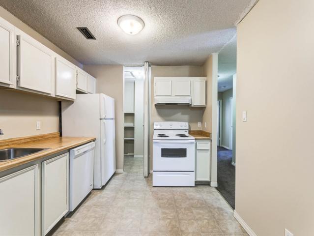 Townhouse for rent in West edmonton, Wedgewood