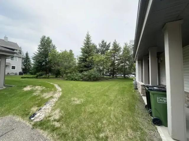Townhouse for rent in Wedgewood, Alberta
