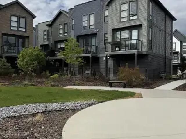 Townhouse for rent in Wedgewood, Alberta
