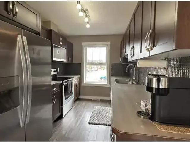 Townhouse for rent in Rolly View, Alberta
