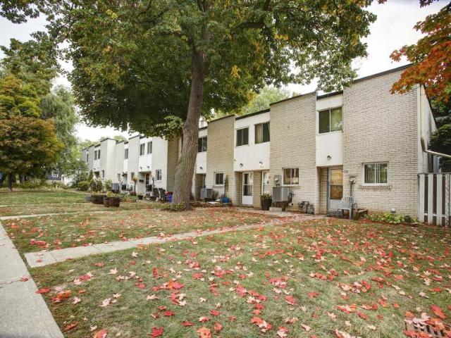 Townhouse for rent in Oakville