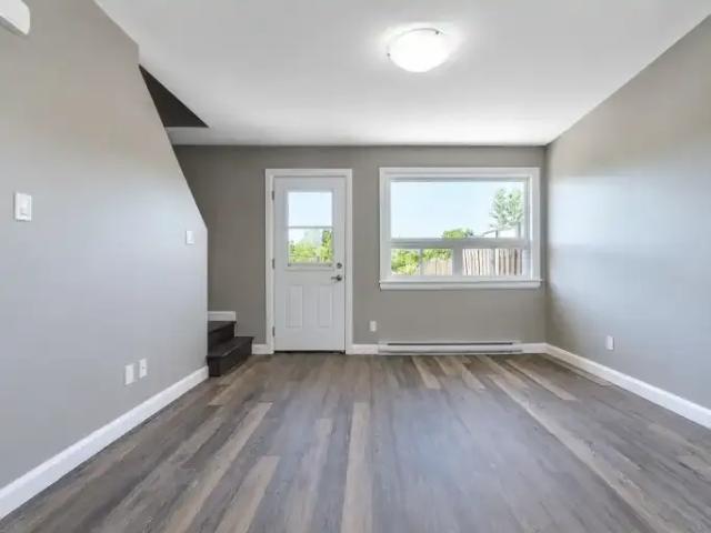 Townhouse for rent in Wanup, Ontario