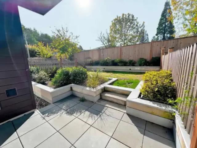 Townhouse for rent in Surrey, British Columbia