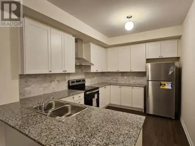 Townhouse for rent in Memorial Village, Ajax