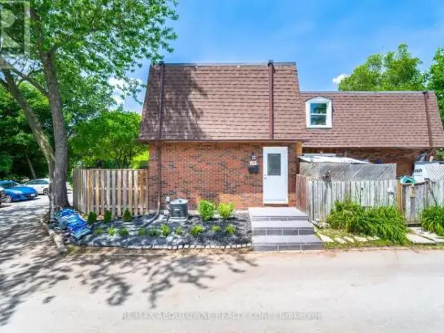 Townhouse for rent in Burlington, Ontario