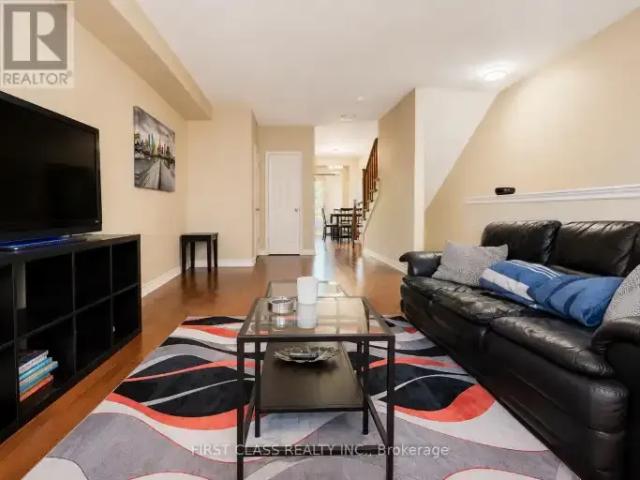 Townhouse for rent in Burlington, Ontario