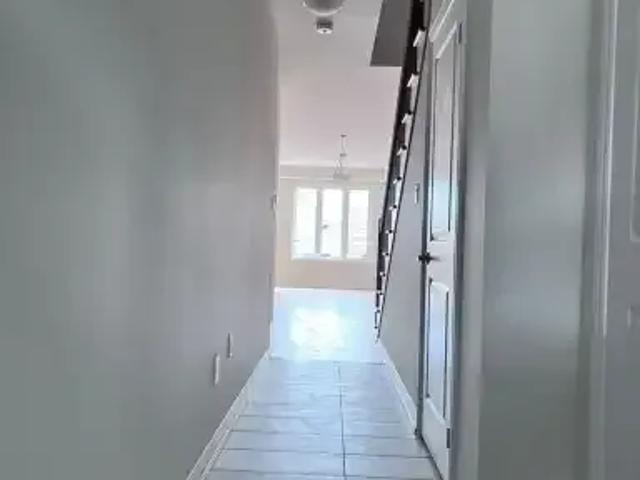 Townhouse for rent in Burlington, Ontario