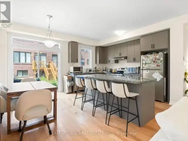 Townhouse for rent in Burlington, Ontario