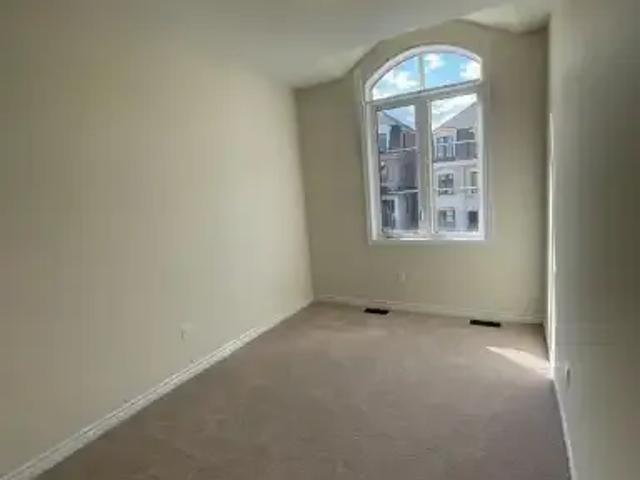 Townhouse for rent in Burlington, Ontario