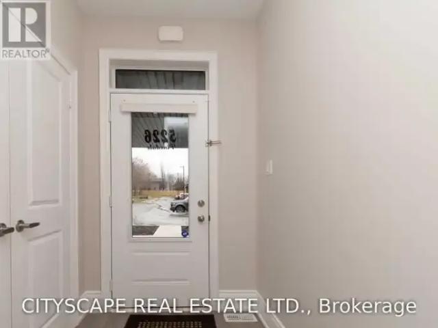 Townhouse for rent in Burlington, Ontario