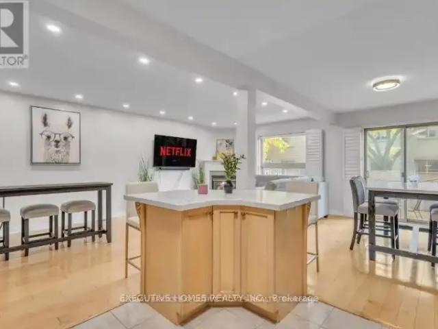 Townhouse for rent in Burlington, Ontario