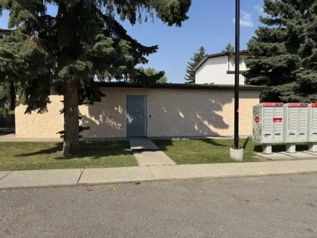 Townhouse for rent in Northwest, Alberta