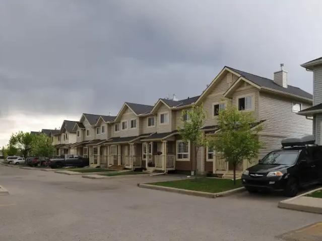 Townhouse for rent in Northwest, Alberta