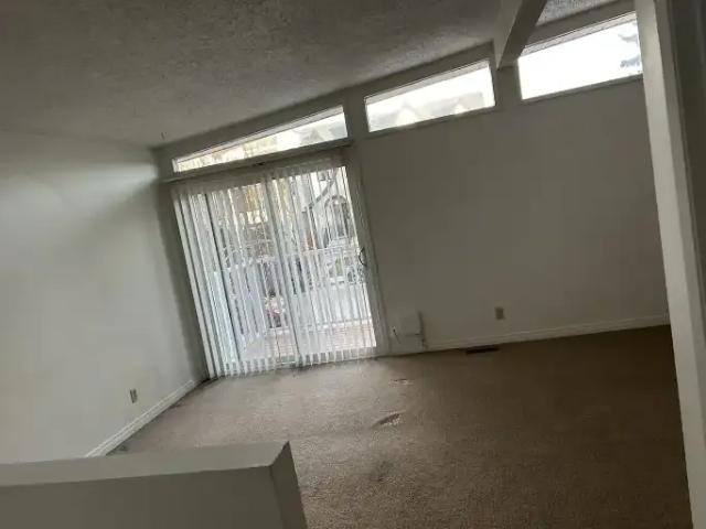 Townhouse for rent in Northwest, Alberta