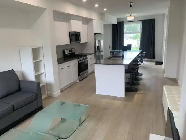 Townhouse for rent in Forest Lawn, Calgary