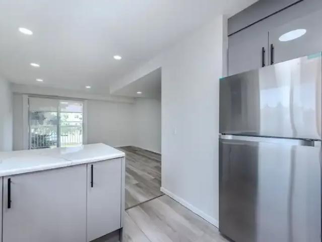 Townhouse for rent in Forest Heights, Calgary