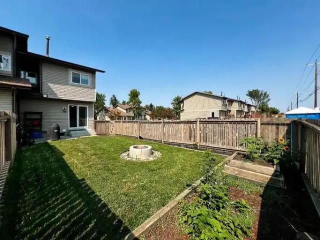 Townhouse for rent in Northwest, Alberta