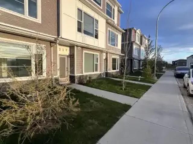 Townhouse for rent in Northwest, Alberta