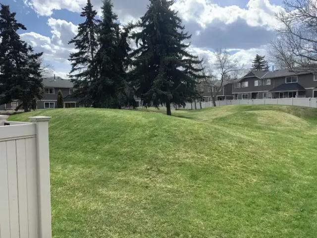 Townhouse for rent in Northwest, Alberta