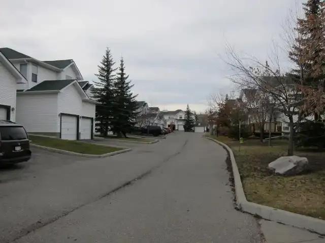 Townhouse for rent in Sandstone Valley, Calgary