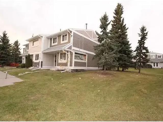 Townhouse for rent in Northwest, Alberta