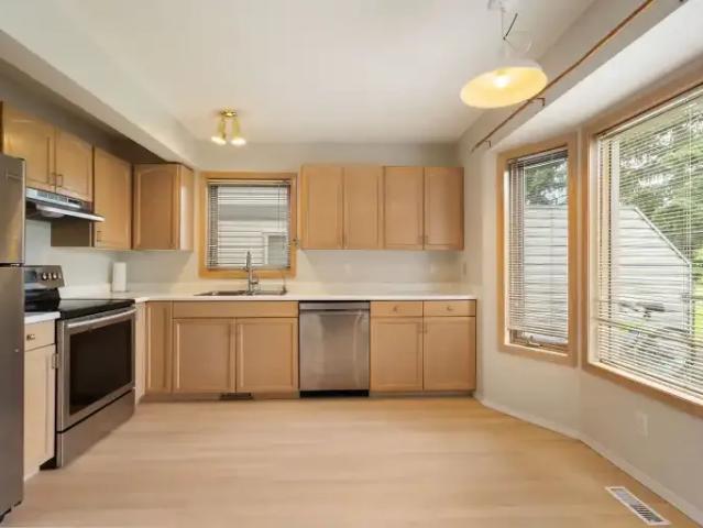 Townhouse for rent in Patterson, Calgary