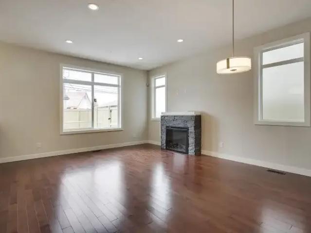 Townhouse for rent in Renfrew, Calgary